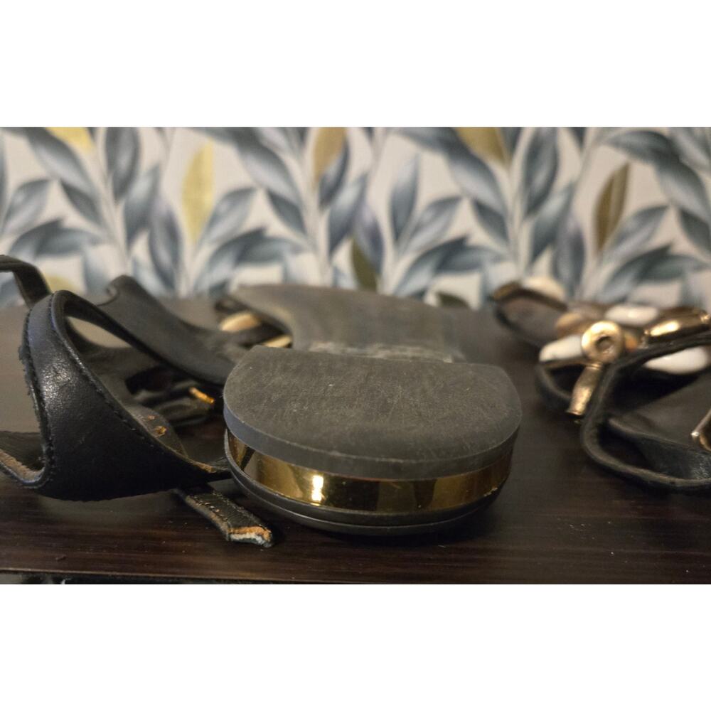 Unique shell sandals - Picture 4 of 4